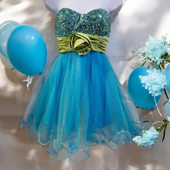 B Darlin ✦ Blue Strapless Party Dress ✦ Sequin Bodice + Tulle Flare ✦ XS EUC - Picture 4 of 17